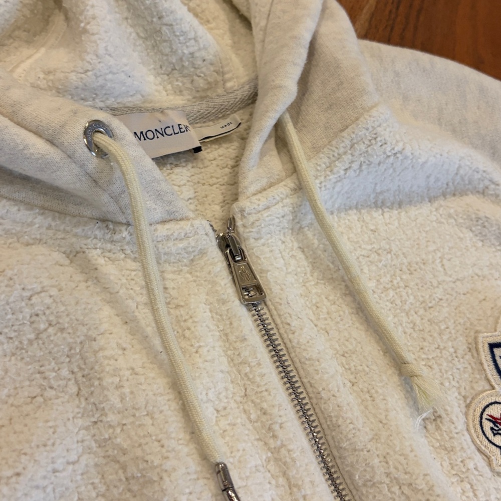 ✈️ Used Men’s Moncler zip up hoodie - Picture 4 of 10